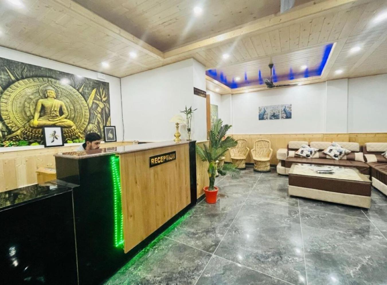 Hotel Sakura Palace Manāli Zewnętrze zdjęcie