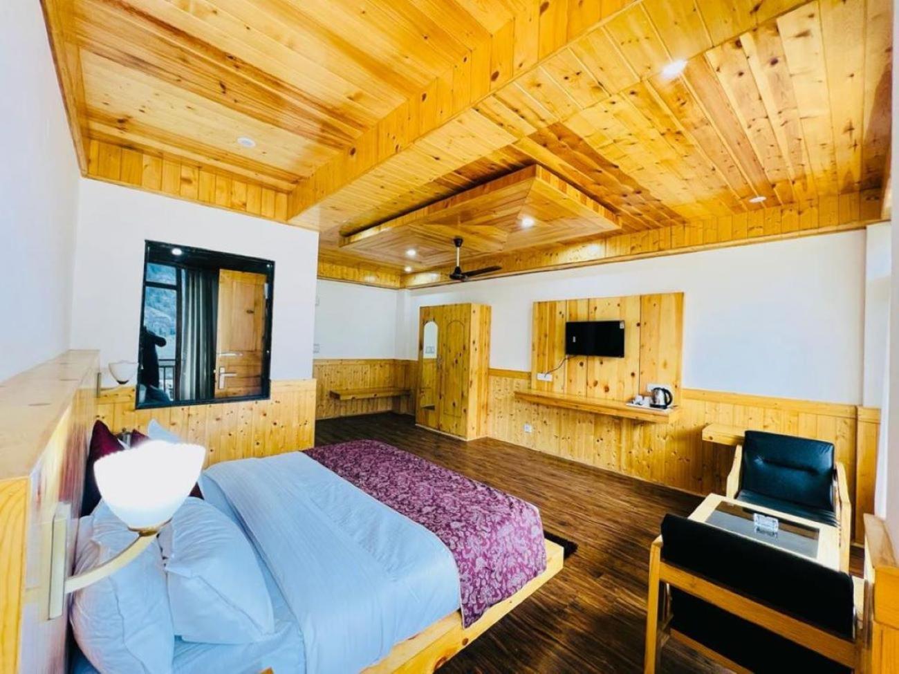Hotel Sakura Palace Manāli Zewnętrze zdjęcie